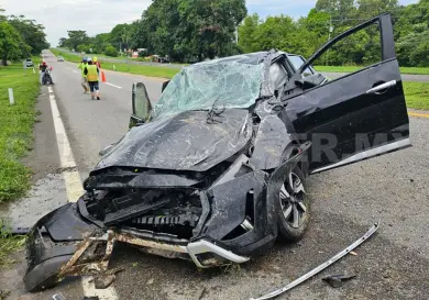 Sale ileso al accidentarse por evitar a un perro
