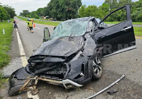 Sale ileso al accidentarse por evitar a un perro