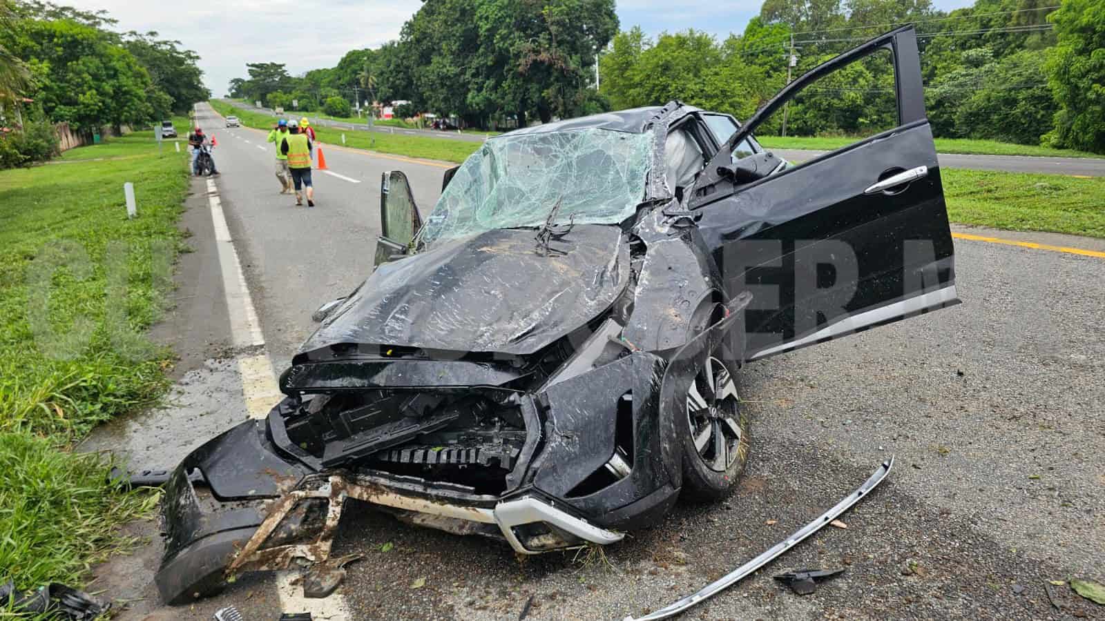 Sale ileso al accidentarse por evitar a un perro