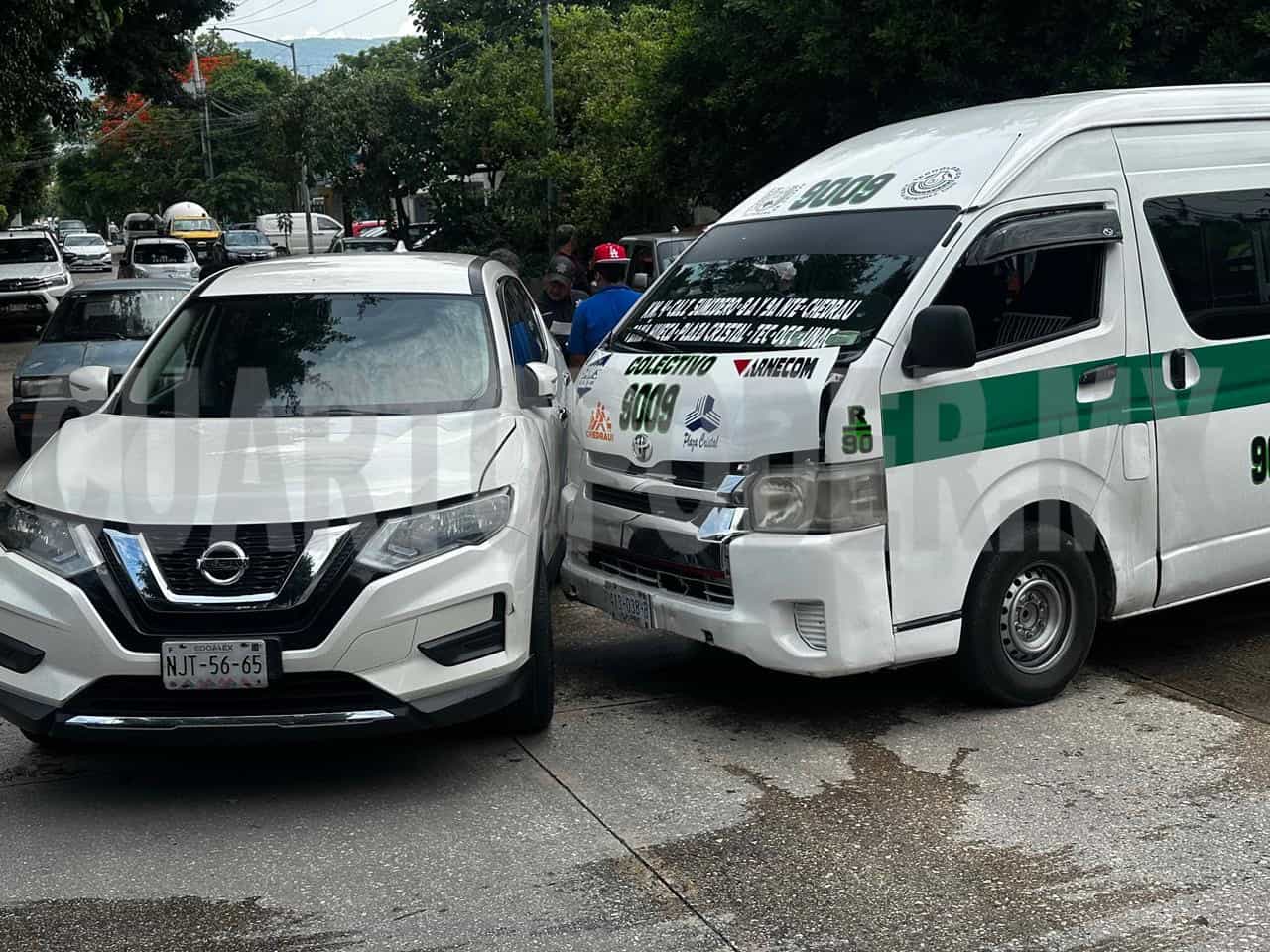 Se estrellan en un cruce de calles en barrio Colón