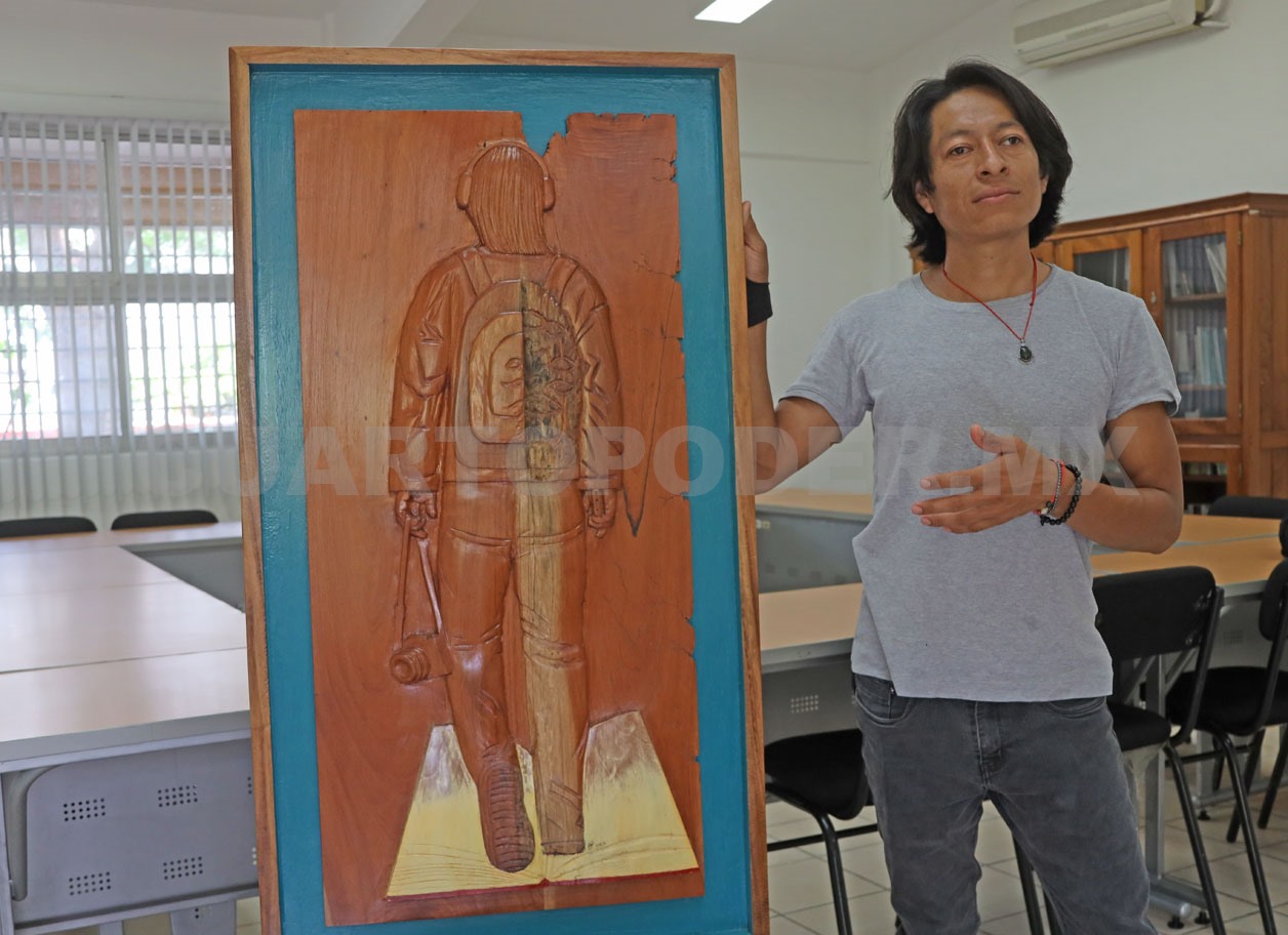 La vida de un estudiante tallada en madera