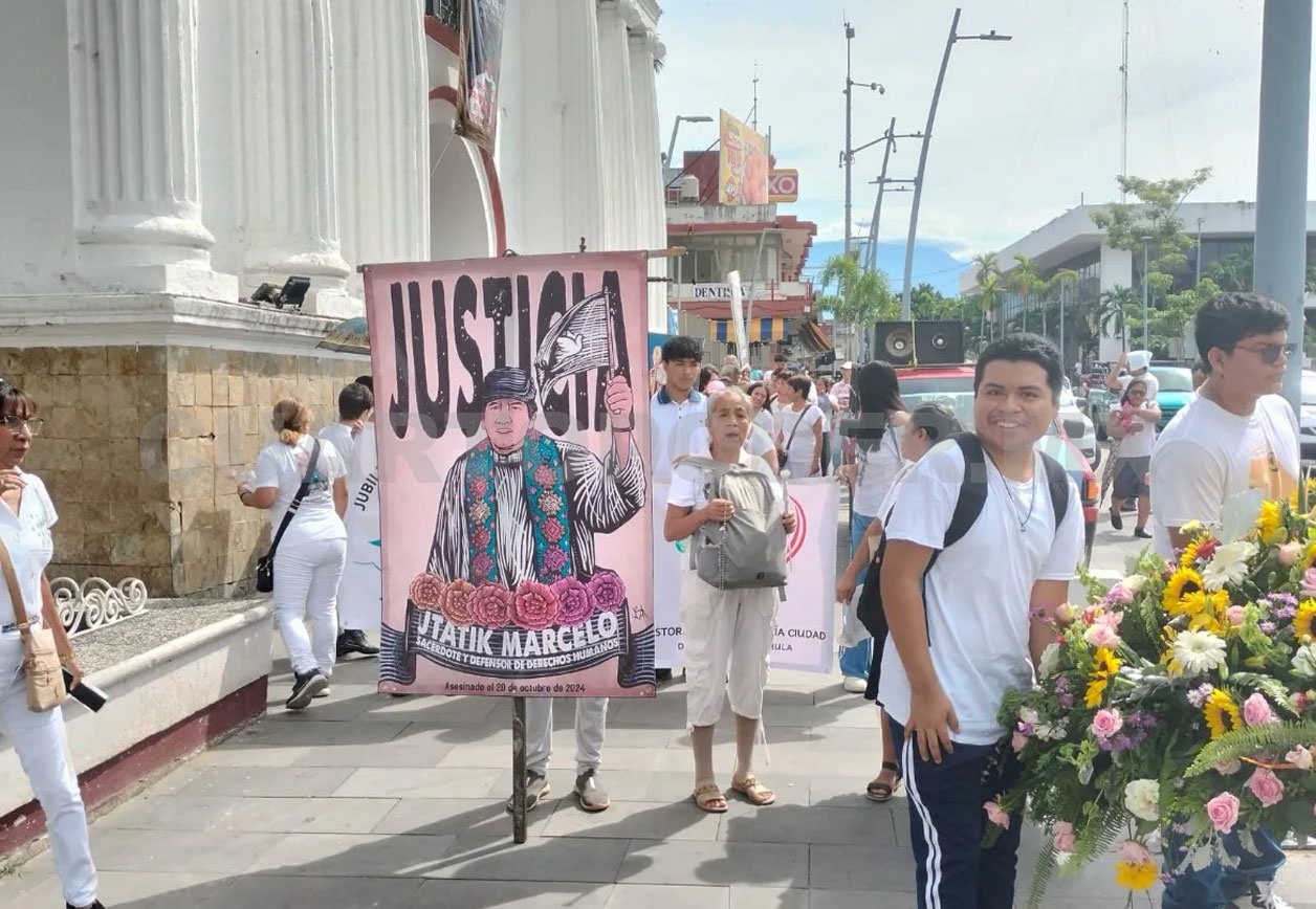 Realizan católicos marcha por la paz