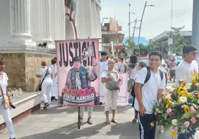 Realizan católicos marcha por la paz