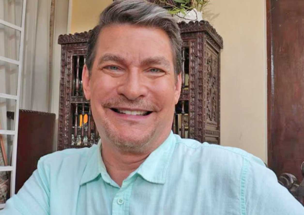Ligarde practica la orinoterapia