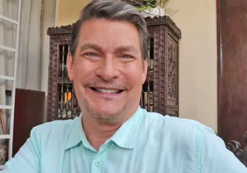Ligarde practica la orinoterapia