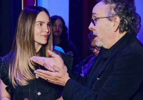 Belinda presume momento con Burton