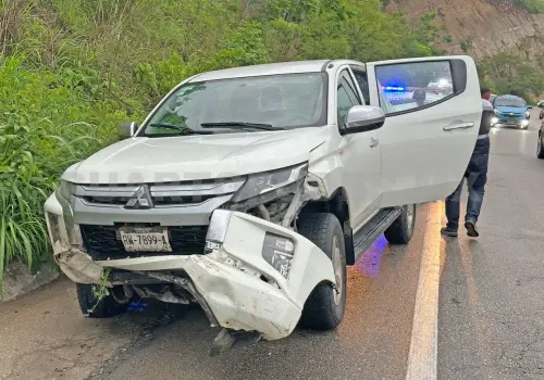 Pick up se estampa en el cerro Meyapac