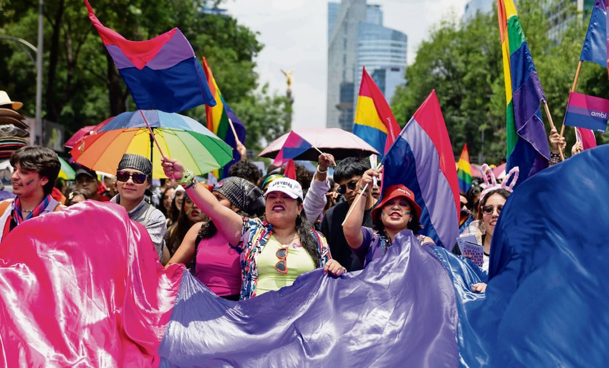 Aplican pruebas de VIH durante marcha LGBT+