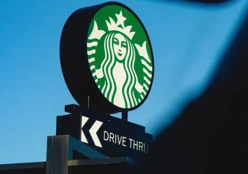 Starbucks desata polémica por broma