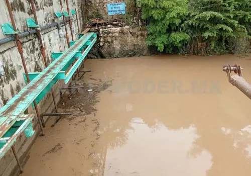 Suspenden agua potable y dragan el Grijalva