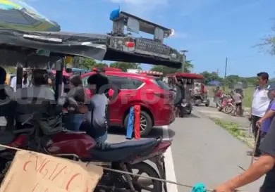 Bloquean carretera para exigir reductores de velocidad