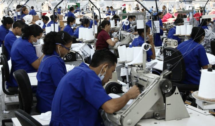 Suspenden permisos a maquiladoras