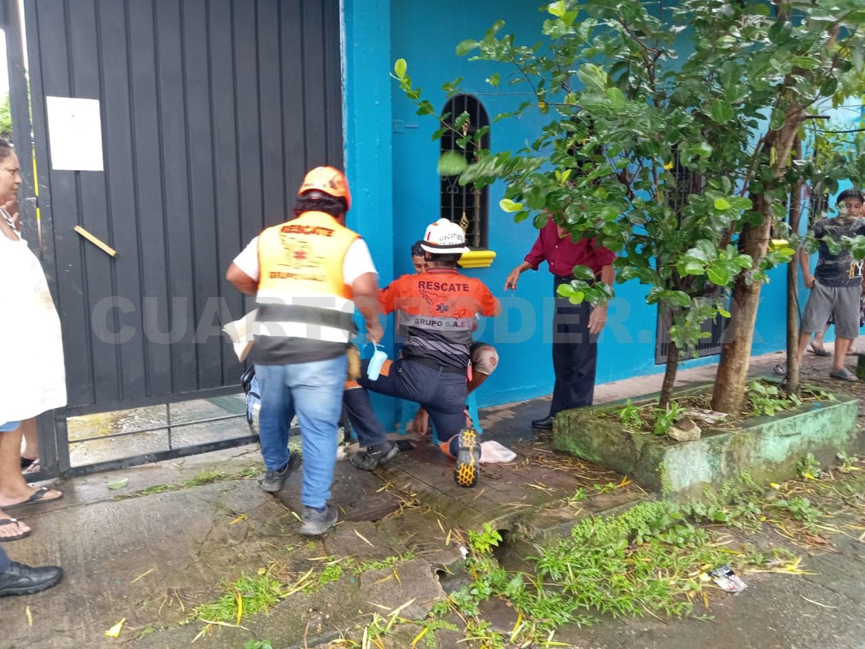 Lo atacan a machetazos