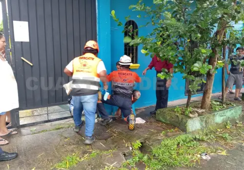 Lo atacan a machetazos