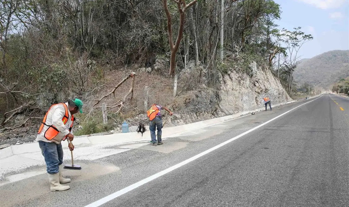 Realizan labores de modernización en la carretera interestatal. CP
