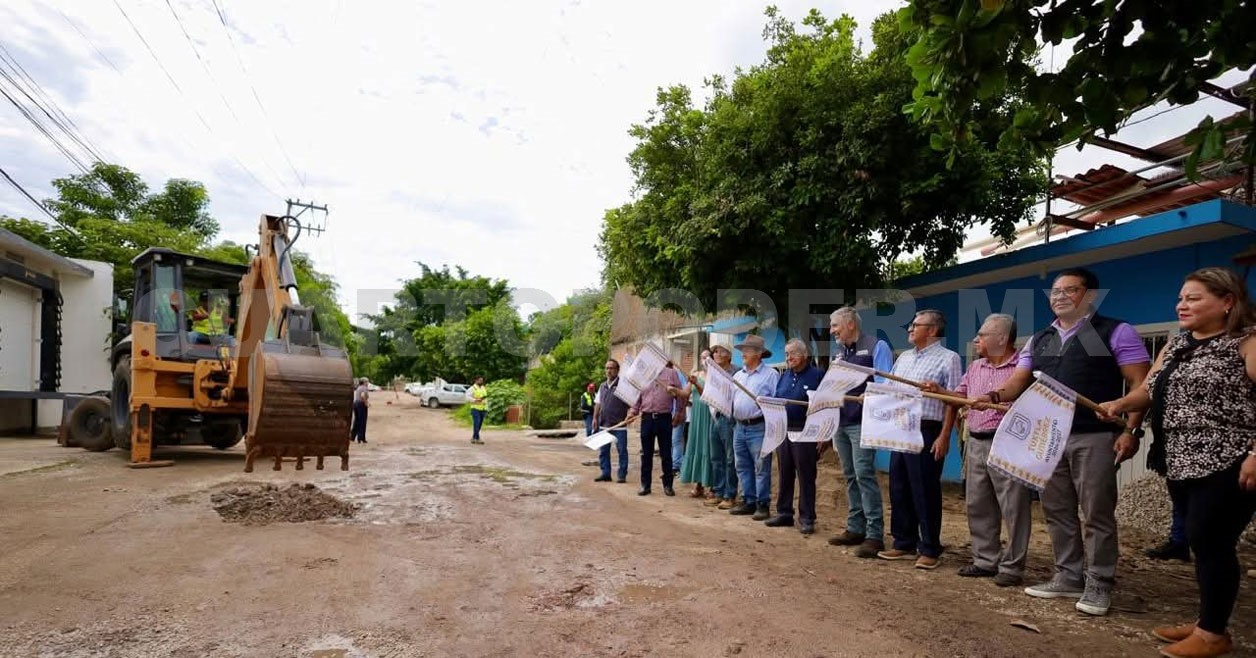 Inicia alcalde pavimentación en Santa María La Ribera
