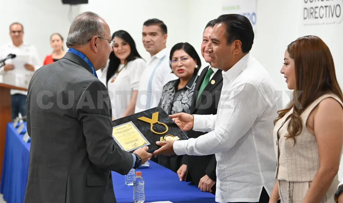 Destacó que su gobierno prioriza la transparencia en la obra pública, así como la calidad técnica y la responsabilidad social. CP