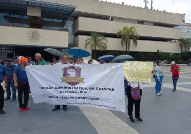 Administrativos exigen pago del Bono Bienestar