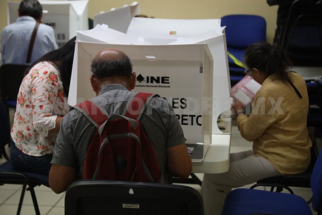 Más votos que votantes en múltiples casillas