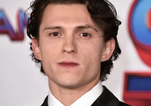Tom Holland podría ser James Bond