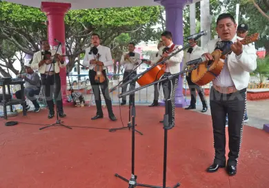 Parque Santa Cecilia revive al son del mariachi