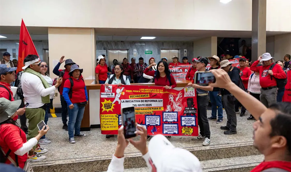 Este jueves magisterio tomó la Coordinación General de Recursos Humanos (CGRH), de la Autoridad Educativa Federal (AEF). El Universal