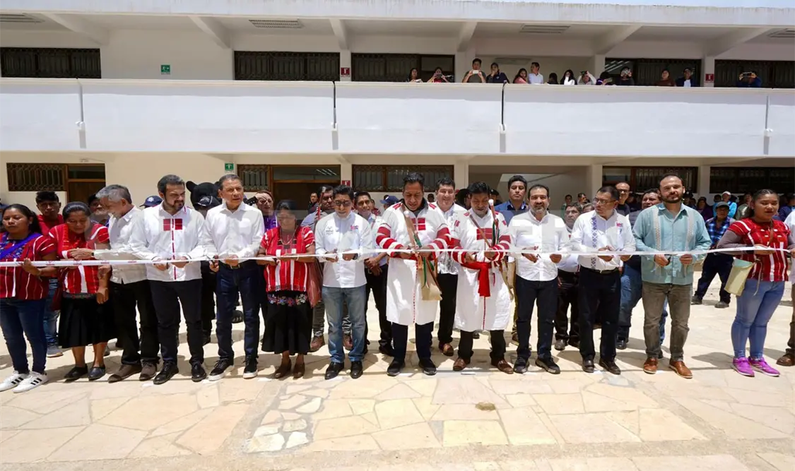 El gobernador inauguró obras de infraestructura educativa en la Unidad Académica Multidisciplinaria. Cortesía