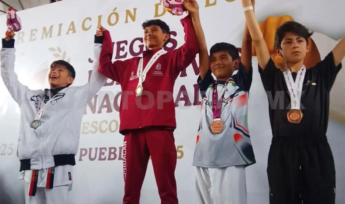 Chiapanecos en el podio después de la modalidad de combate. Mostrando técnica y determinación en cada duelo. Cortesía