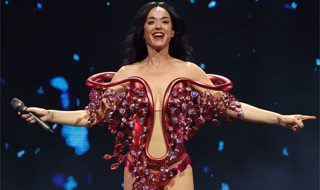 Katy Perry sufre percance en show
