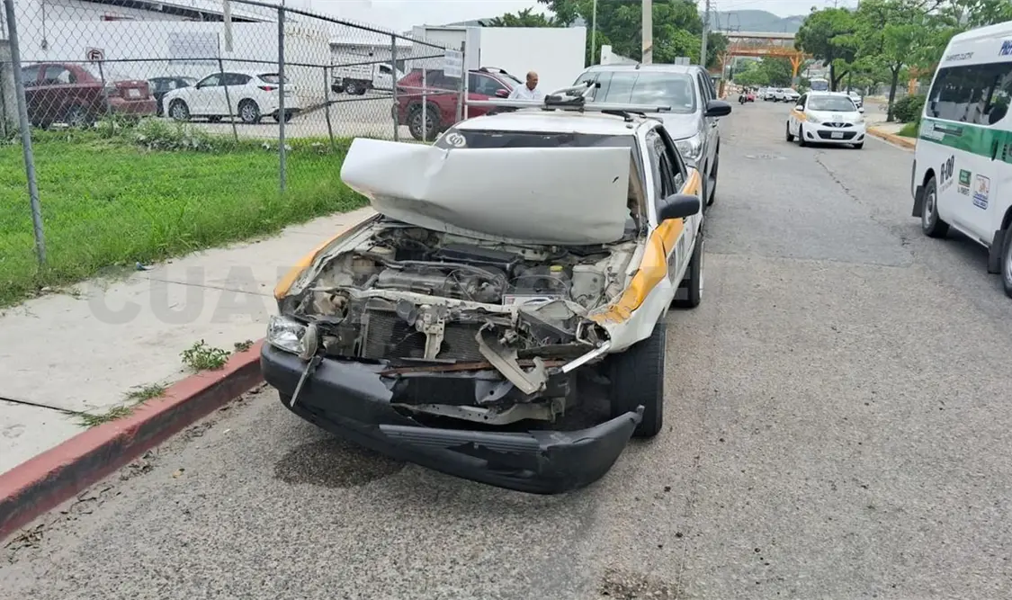 Al parecer el exceso de velocidad y una mala maniobra fueron las causas del accidente. Ulises Villalobos / CP