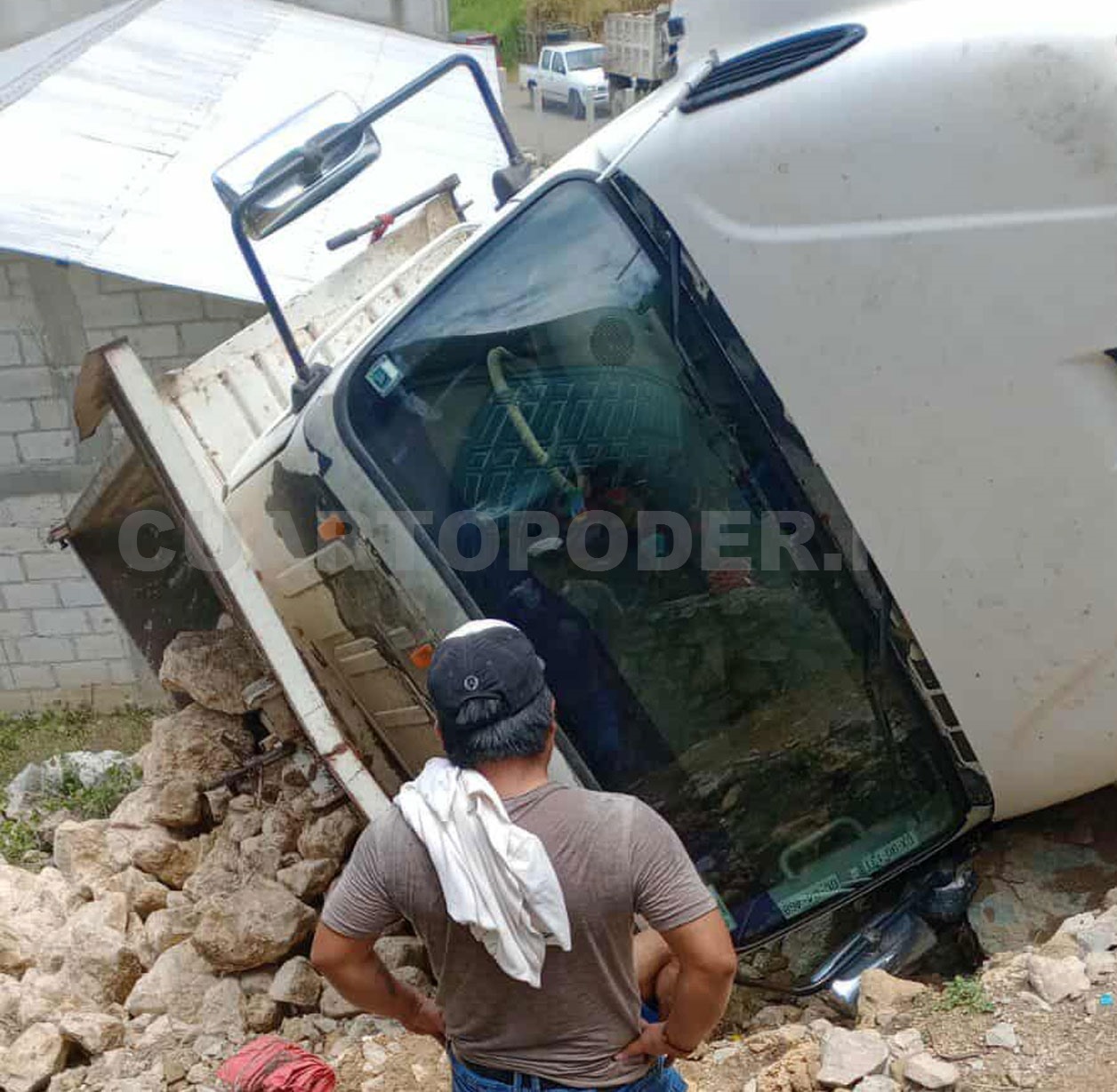 Vivió para contarlo; volquetero se accidentó