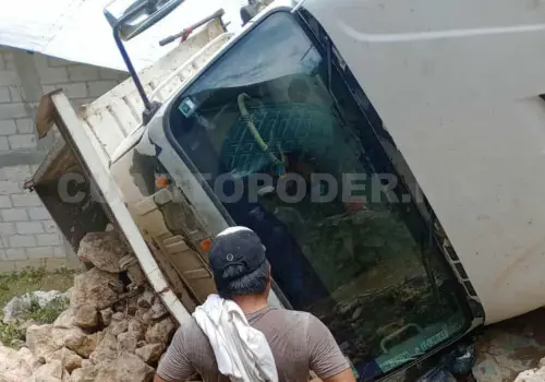 Vivió para contarlo; volquetero se accidentó