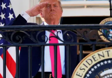 Donald Trump firma ley fiscal