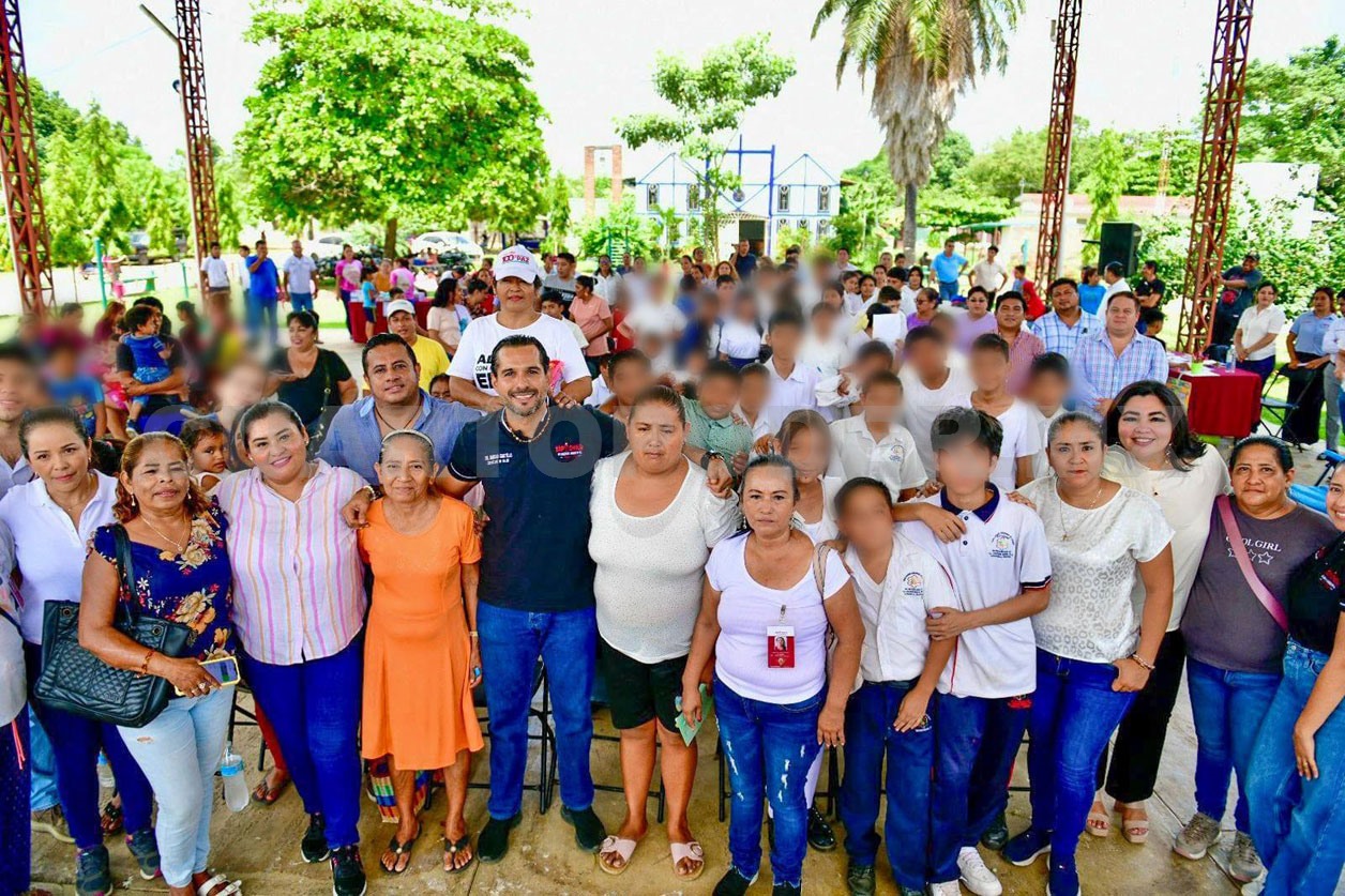 Benefician a familias de El Manzano con brigada de salud
