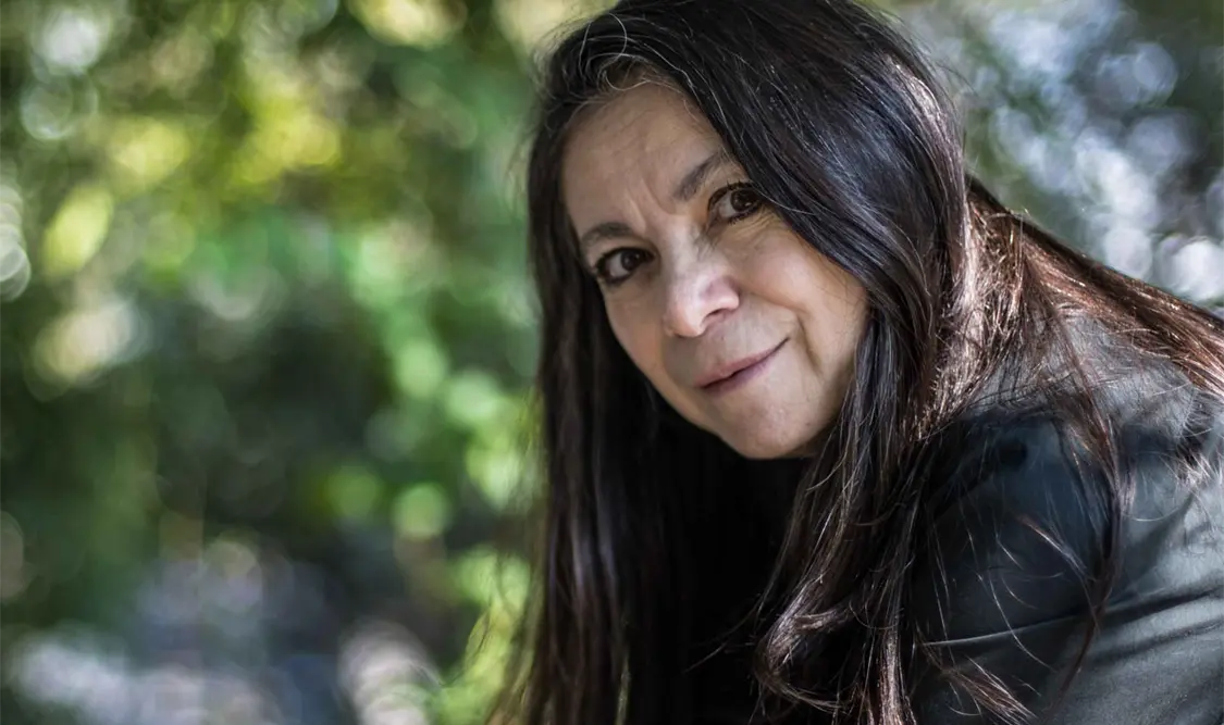 La escritora se mostró muy emocionada con esta distinción otorgada por Academia Norteamericana de la Lengua Española. Cortesía