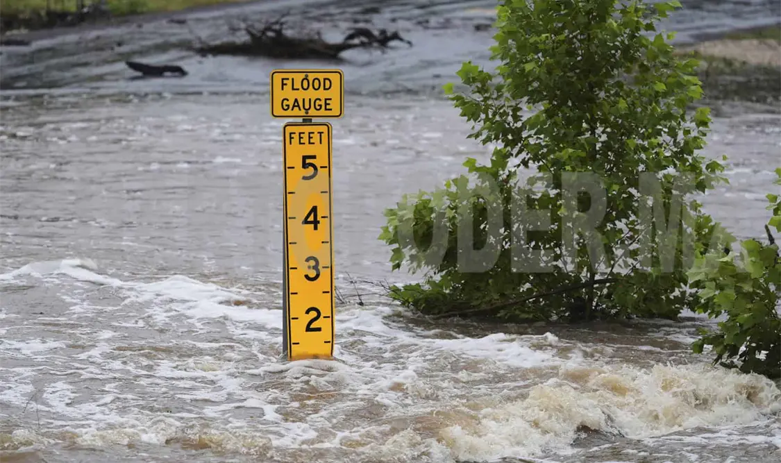 Inundaciones en Texas dejan 27 muertos y 27 niñas desaparecidas