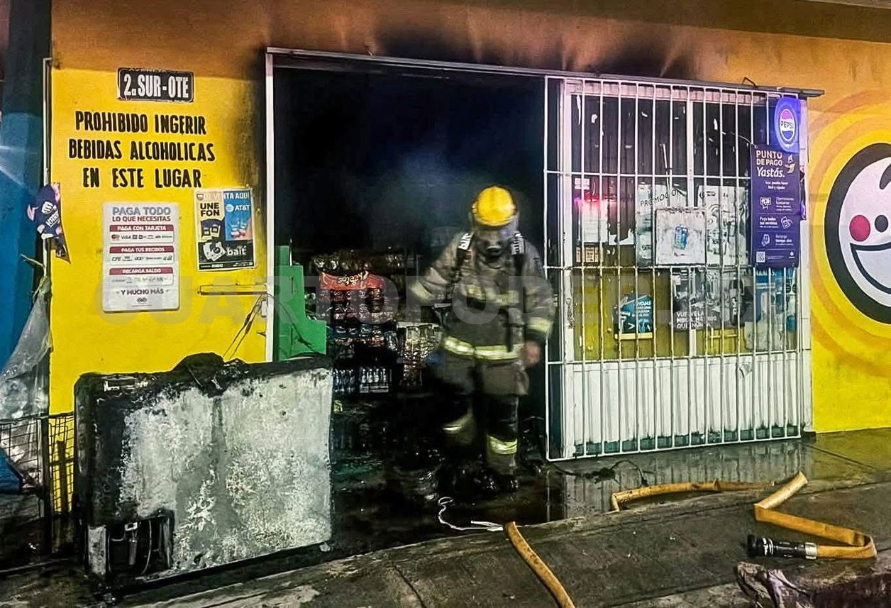 Se incendia una tienda de abarrotes; solo hubo daños