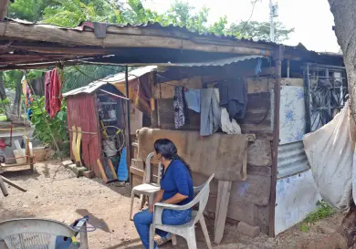 Una de cada dos personas no logra salir de la pobreza