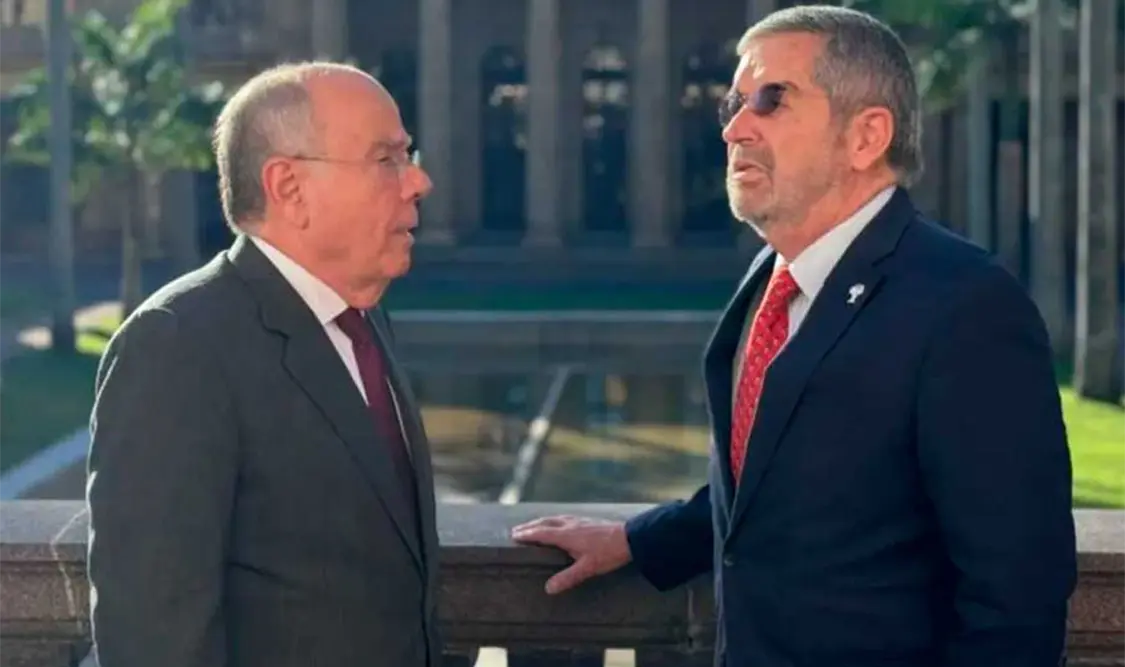 Sostienen reunión Juan Ramón de la Fuente y Mauro Vieira. Cortesía