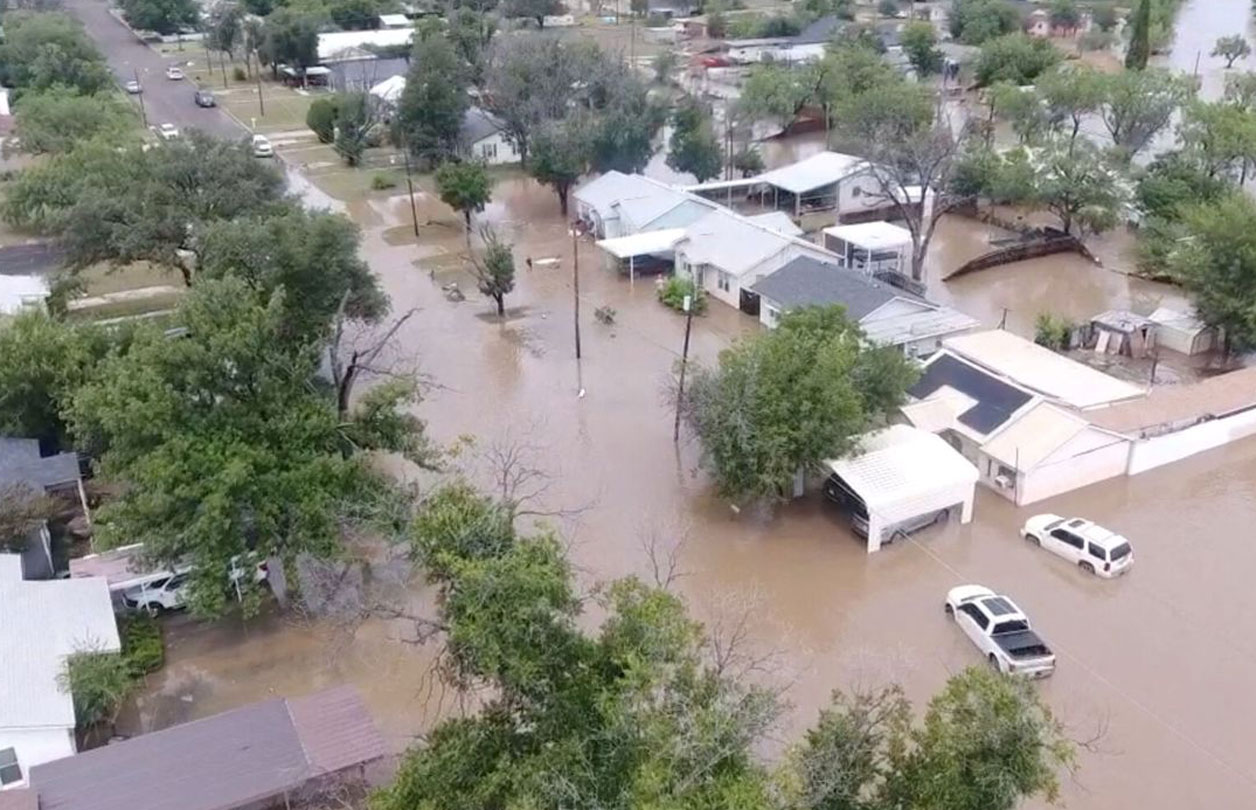Al menos 43 muertos por inundaciones