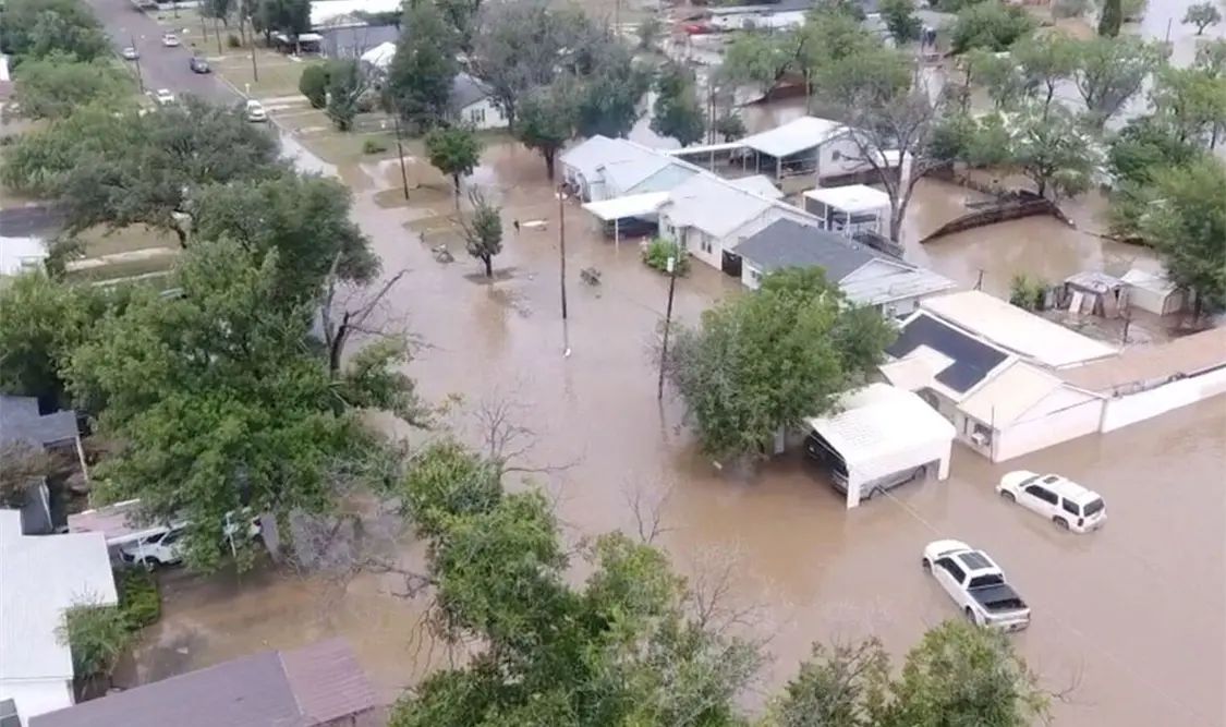 Devastación y angustia en Texas dejaron las inundaciones, van 43 muertos, entre ellos 15 niños, y decenas de desaparecidos. Las lluvias cayeron con una fuerza devastadora. Cortesía