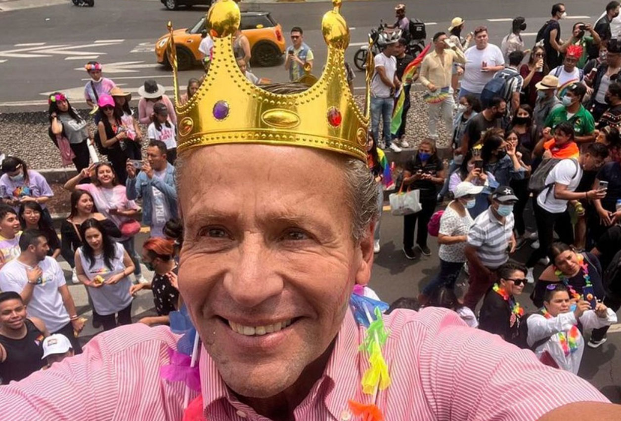 Abuchean a Alfredo Adame en desfile