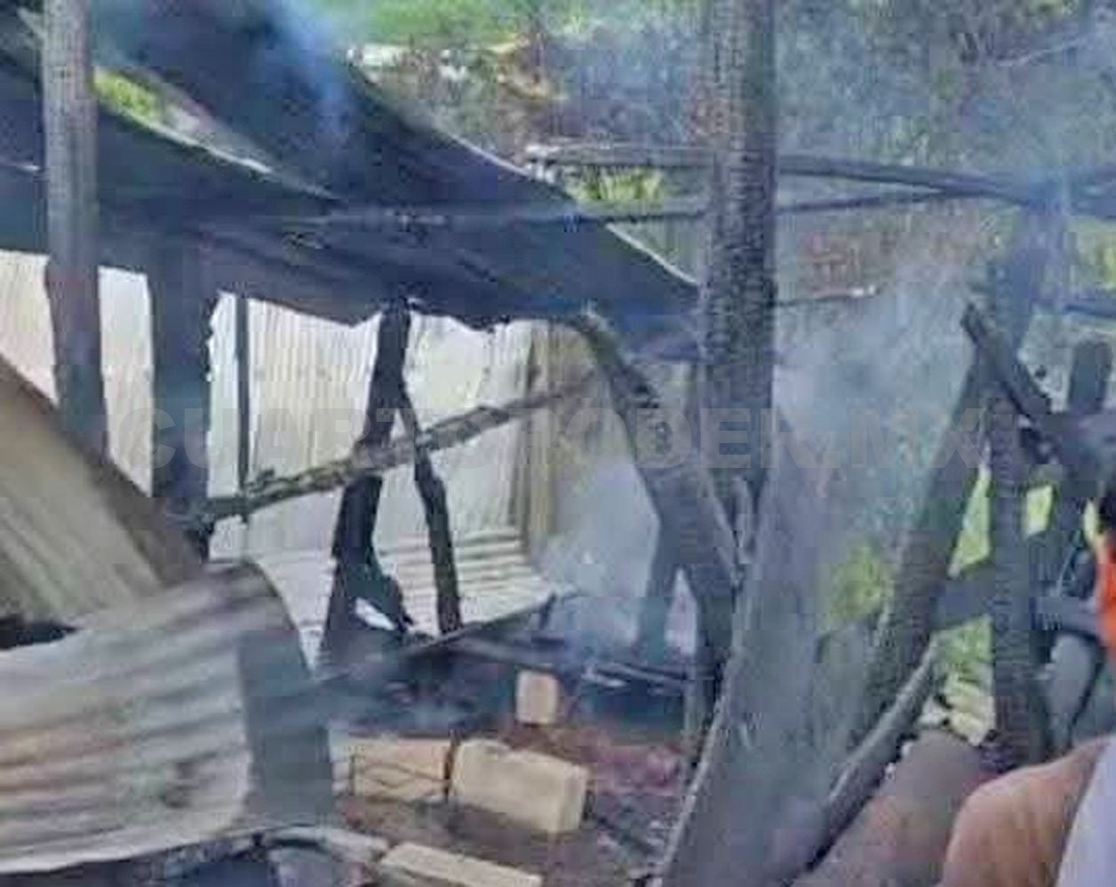 Incendio consume por completo una vivienda