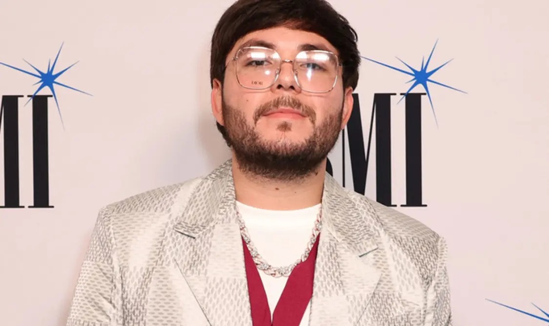 Tito Doble P, obligado a dejar EU