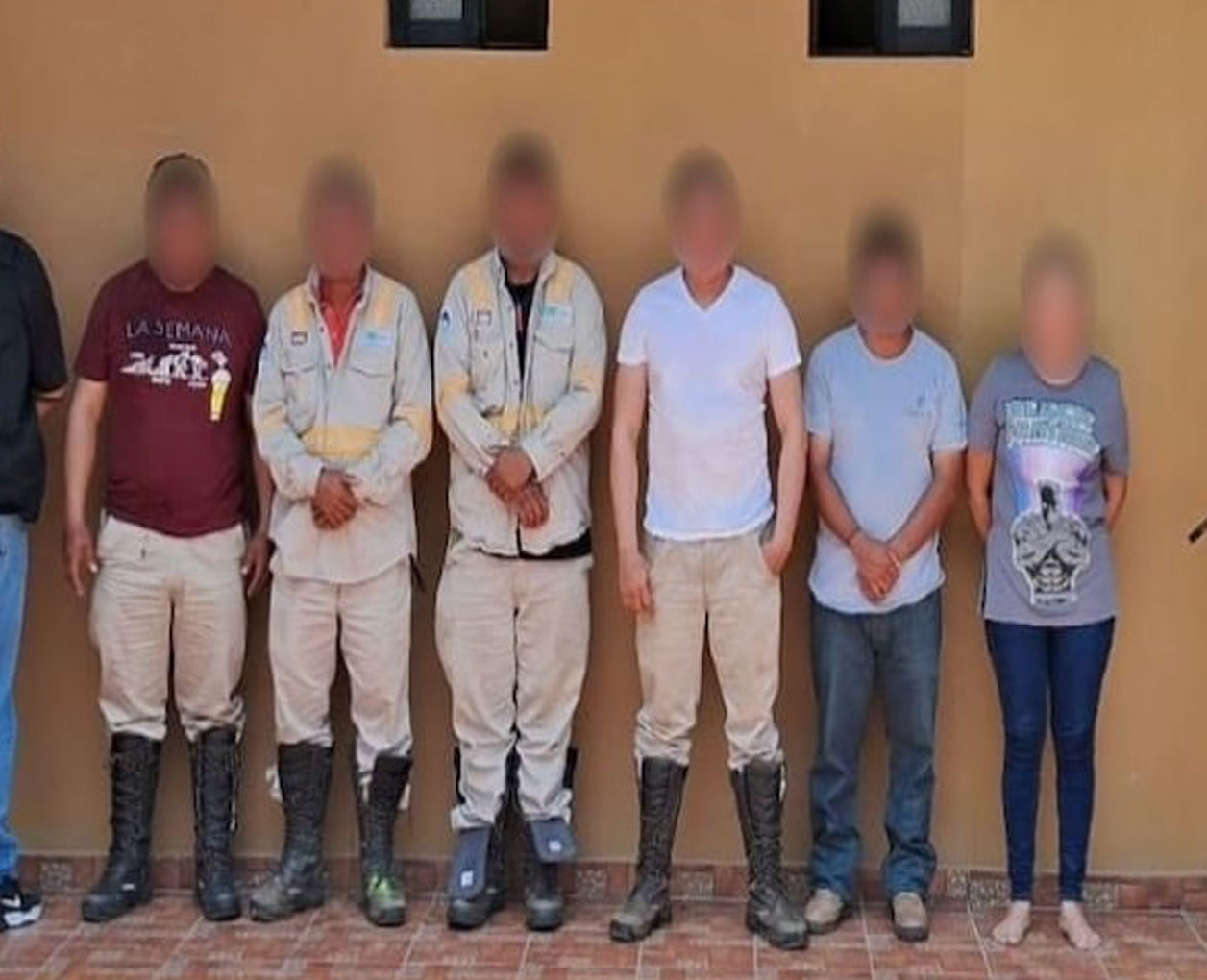 Rescatan a seis trabajadores secuestrados