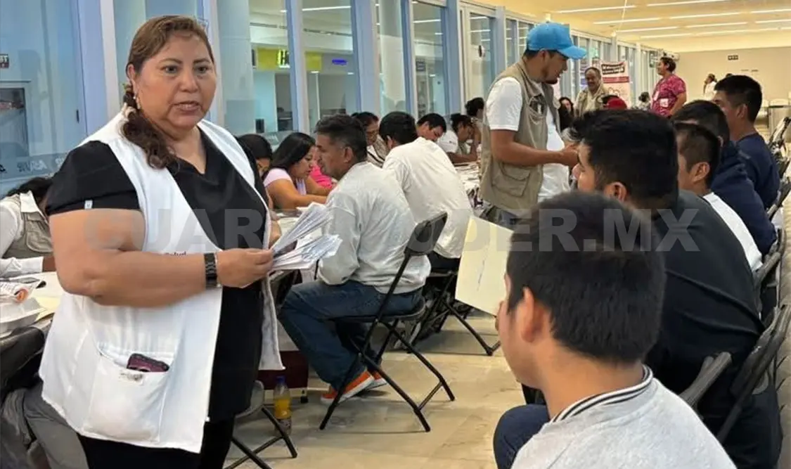 En dicho espacio se atendió a los mexicanos y se aplicaron vacunas contra el sarampión y neumococo. Víctor Sánchez / CP