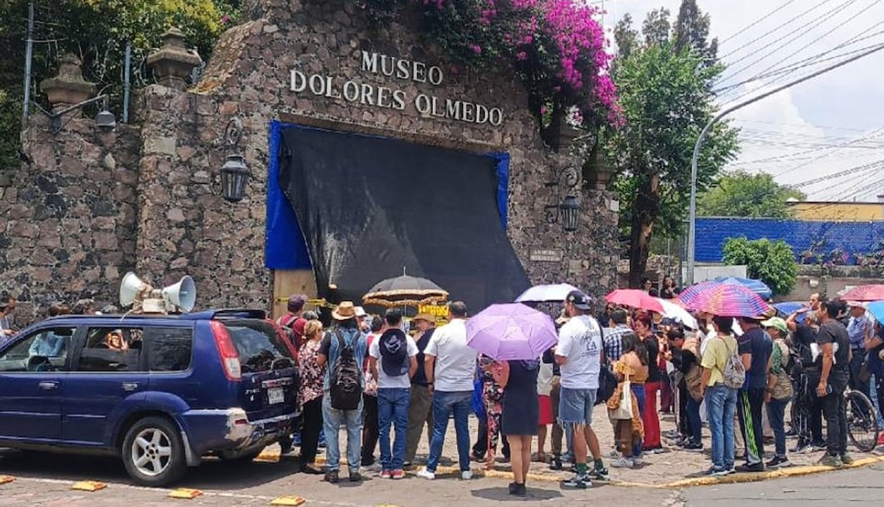 Protestan por cierre del Dolores Olmedo