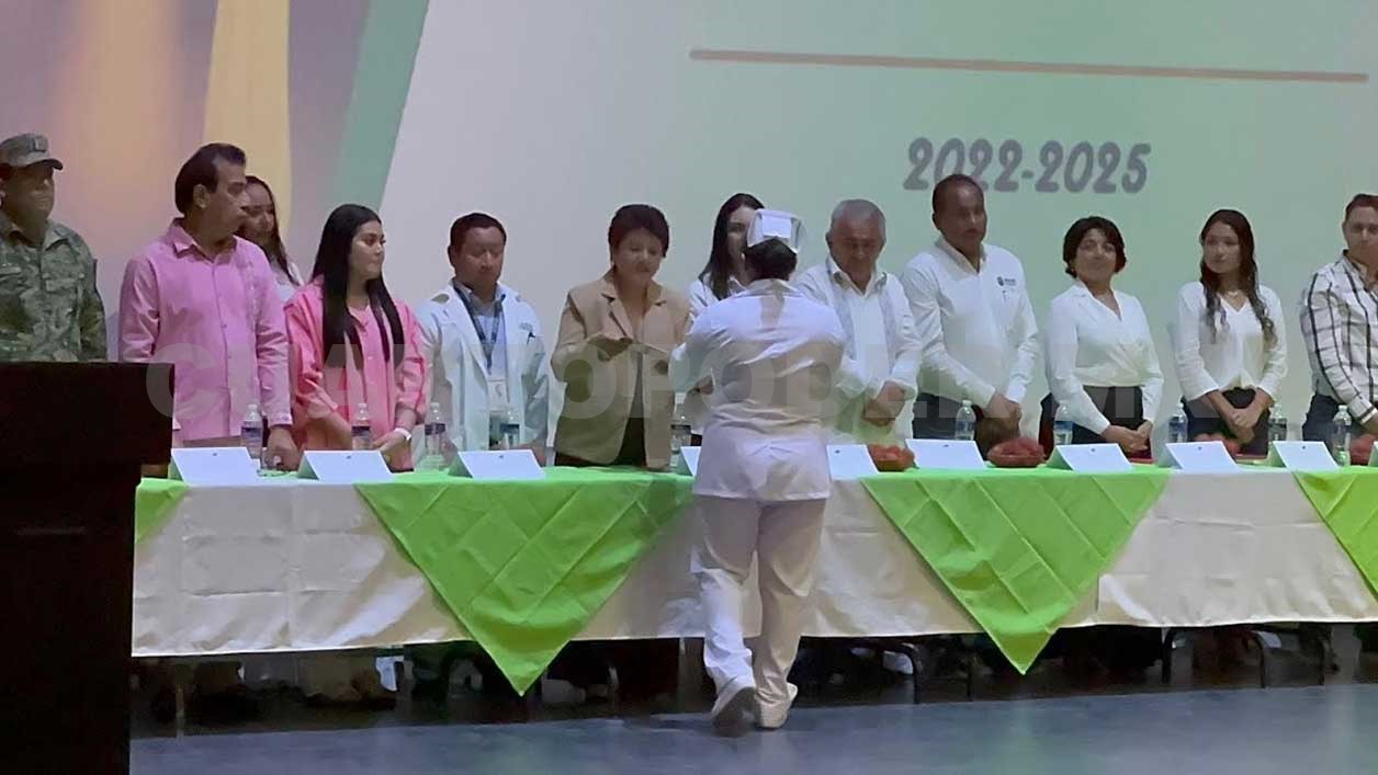 Egresan 204 profesionales técnicos del Conalep
