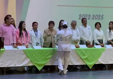 Egresan 204 profesionales técnicos del Conalep