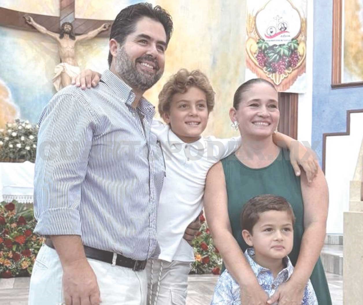Se gradúan de primaria del American School